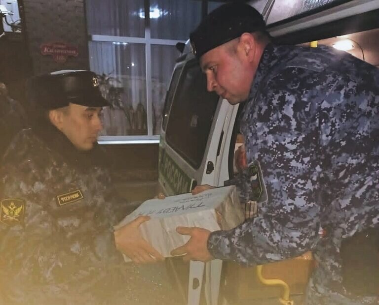    Судебные приставы Оренбуржья передали посылки своим коллегам в зону СВО Елена Шкатова