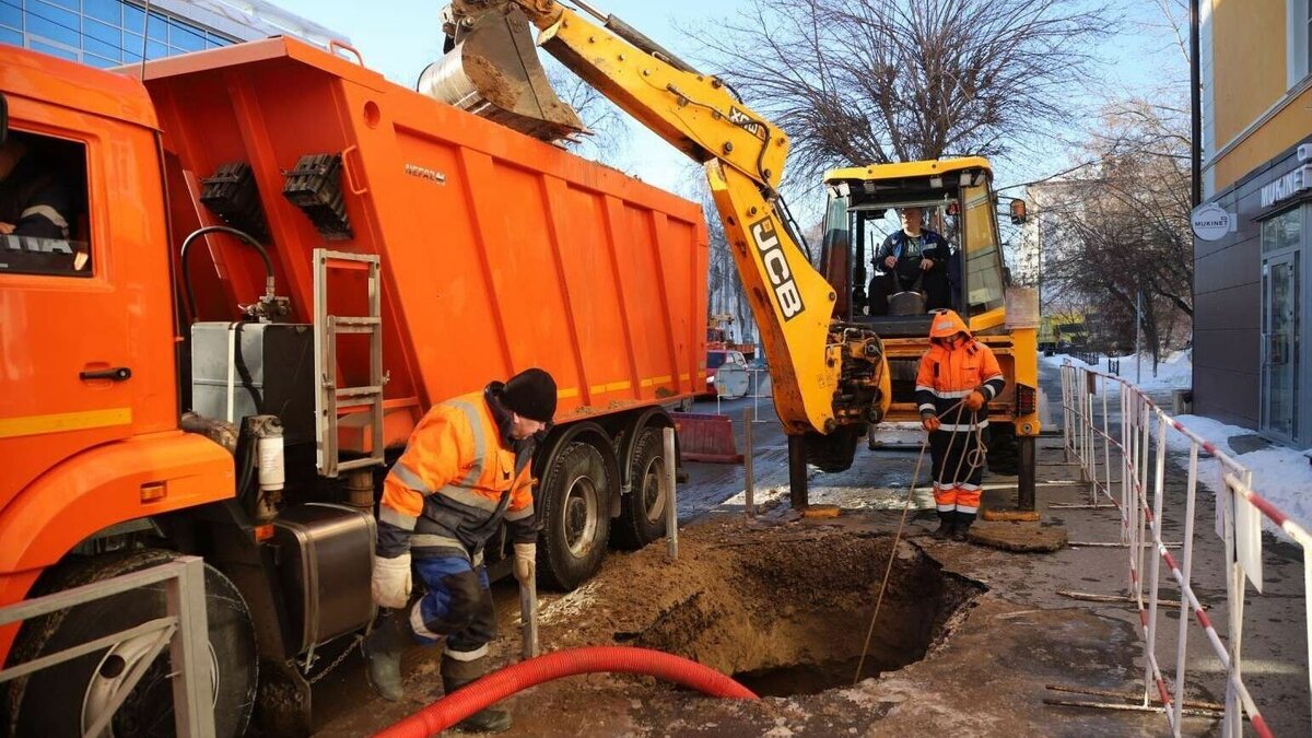     Сотрудники подразделений «Росводоканал Тюмень» в новогодние каникулы перейдут на круглосуточный режим работы. В праздничную ночь, 31 декабря, на дежурство выйдут 12 аварийно-восстановительных бригад водоканала и 55 единиц специализированной техники.