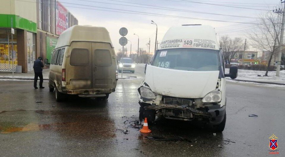     ДТП случилось на Землячки.  ГУ МВД по Волгоградской области