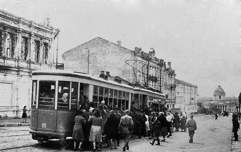 Первые линии курская ул 21б отзывы. Трамвай Курска 1950. Трамвай на Ленина Курск. Старый-трамвай-в-Курске. Курский трамвай 1940.