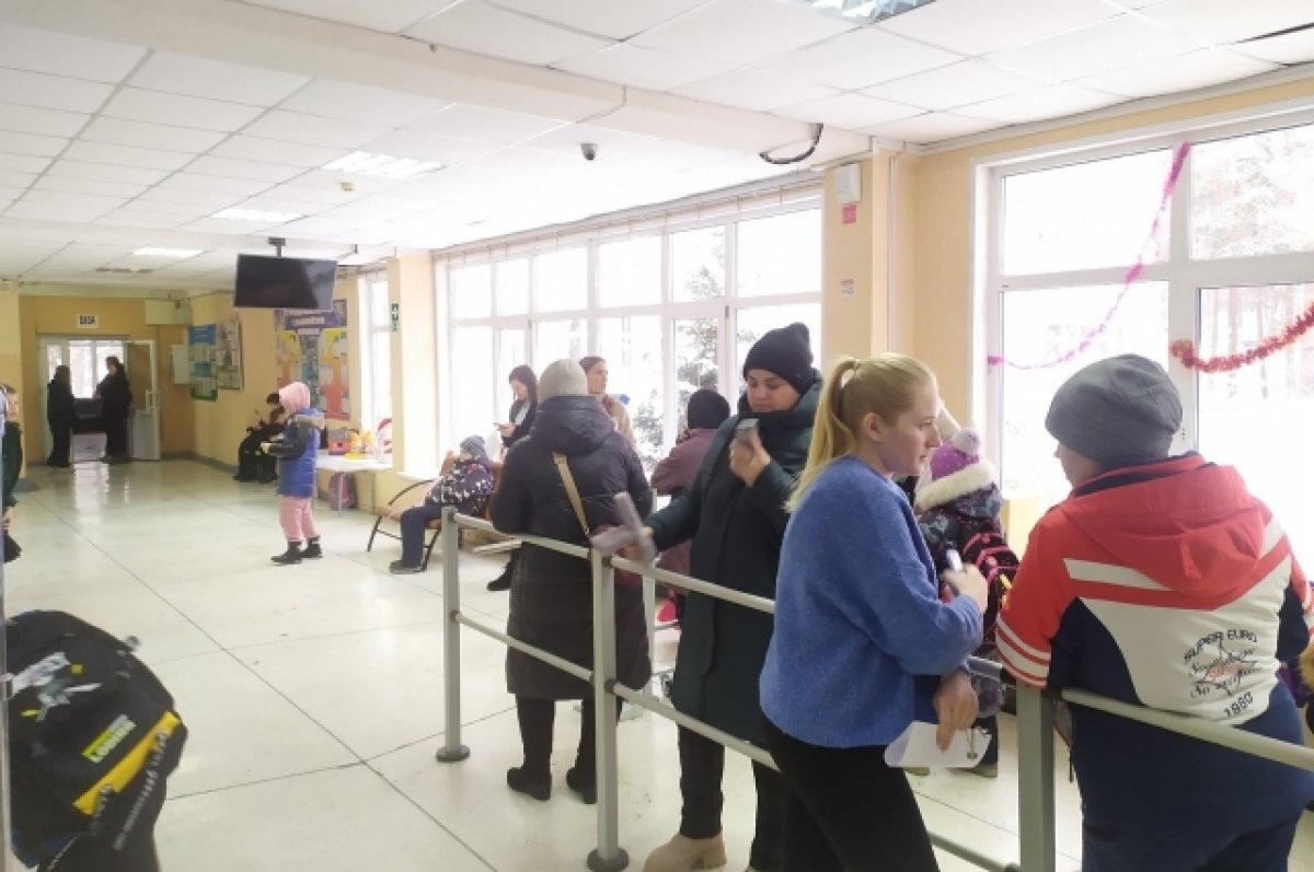    Детей не выпускают из школ и детских садов без сопровождения родителей.