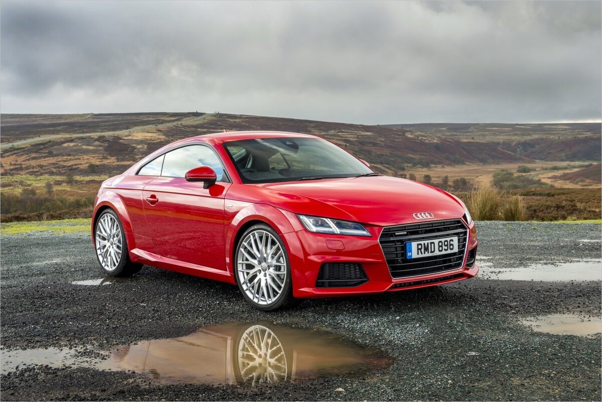 История легендарного купе Audi TT плавно подошла к концу: немецкий автоконцерн анонсировал выход последнего автомобиля из этой линейки. Учитывая обстоятельства, модели дали название Final Edition — предполагается, что она будет поставляться исключительно на рынок Великобритании, однако нет никаких сомнений в том, что в будущем машину можно будет приобрести и в других странах.