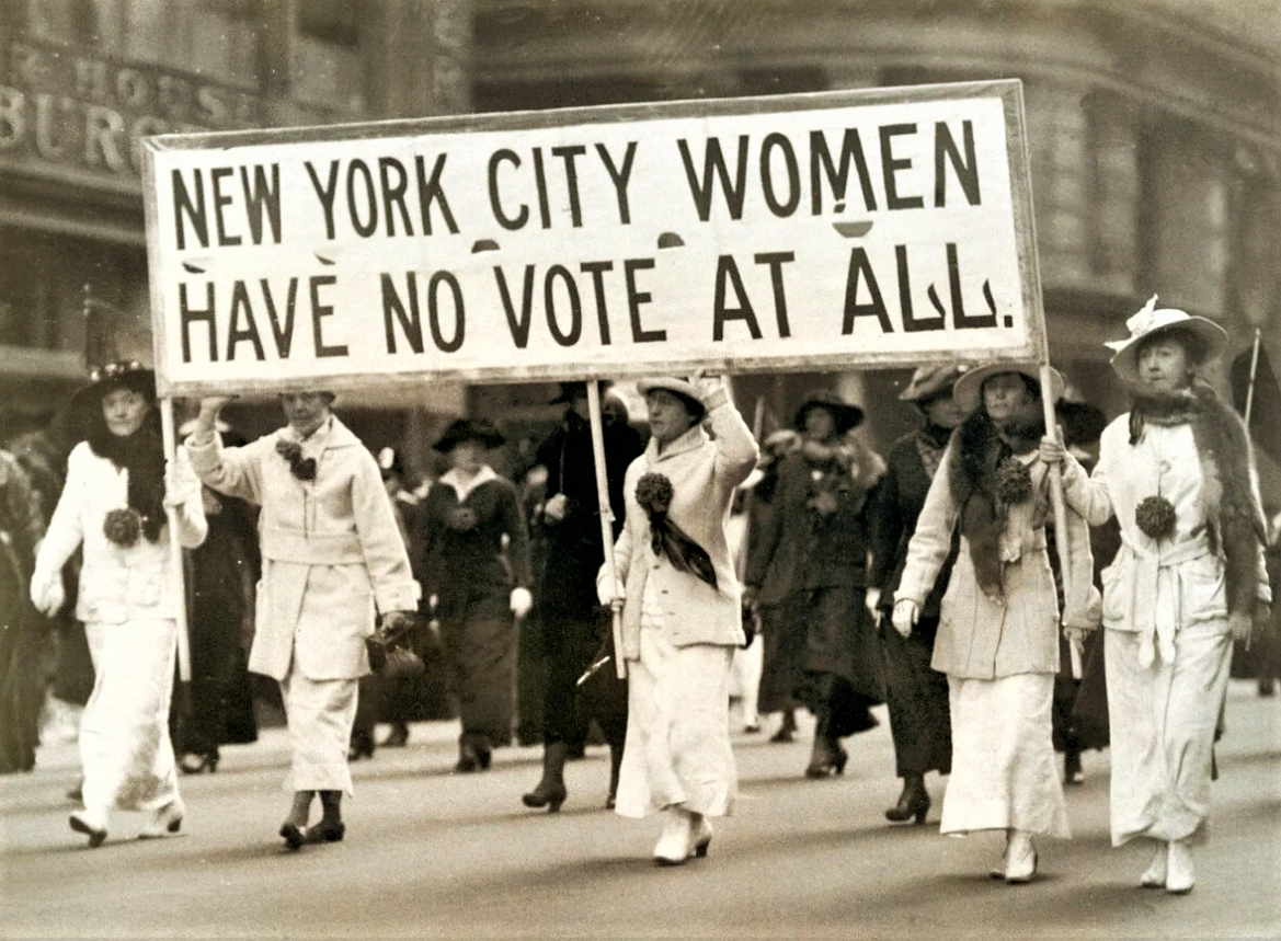 Избирательное право женщин в сша. Манифестация в Нью Йорке 1857 год. Митинг в Нью Йорке 1908 год. Первая волна феминизма.