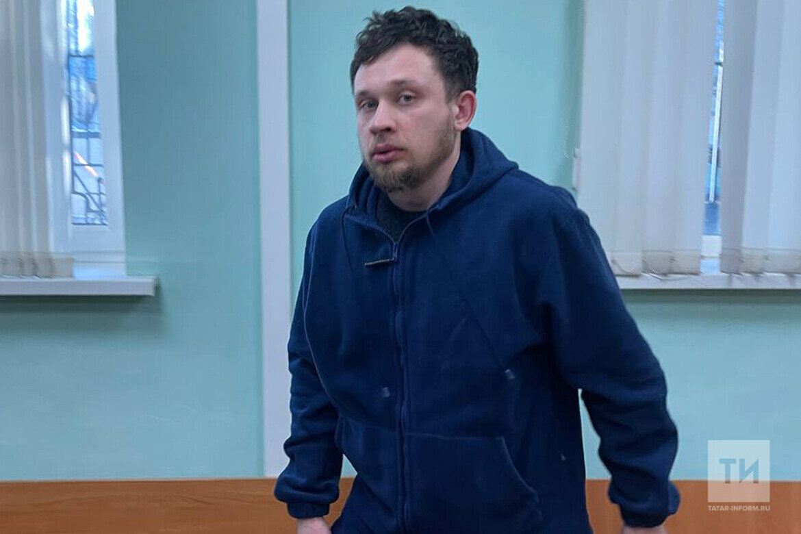 ​Артема Петрова обвиняют по 42 эпизодам мошенничества, одно из которых – в особо крупном размере. Фото: © Дмитрий Шатров / «Татар-информ»