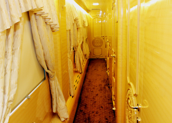 В распоряжении Владимира Зеленского настоящий Версаль на колёсах. Фото © uz.gov.ua