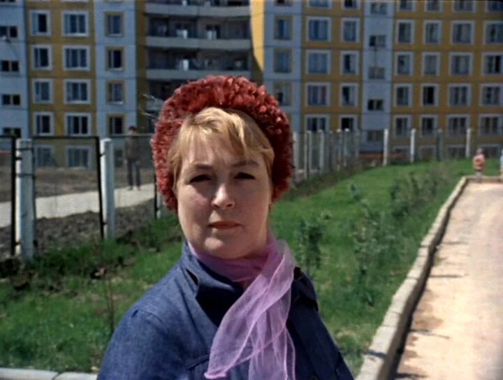 Вера Лавочкина - несчастная женщина. Кадр из фильма "Вам и не снилось".