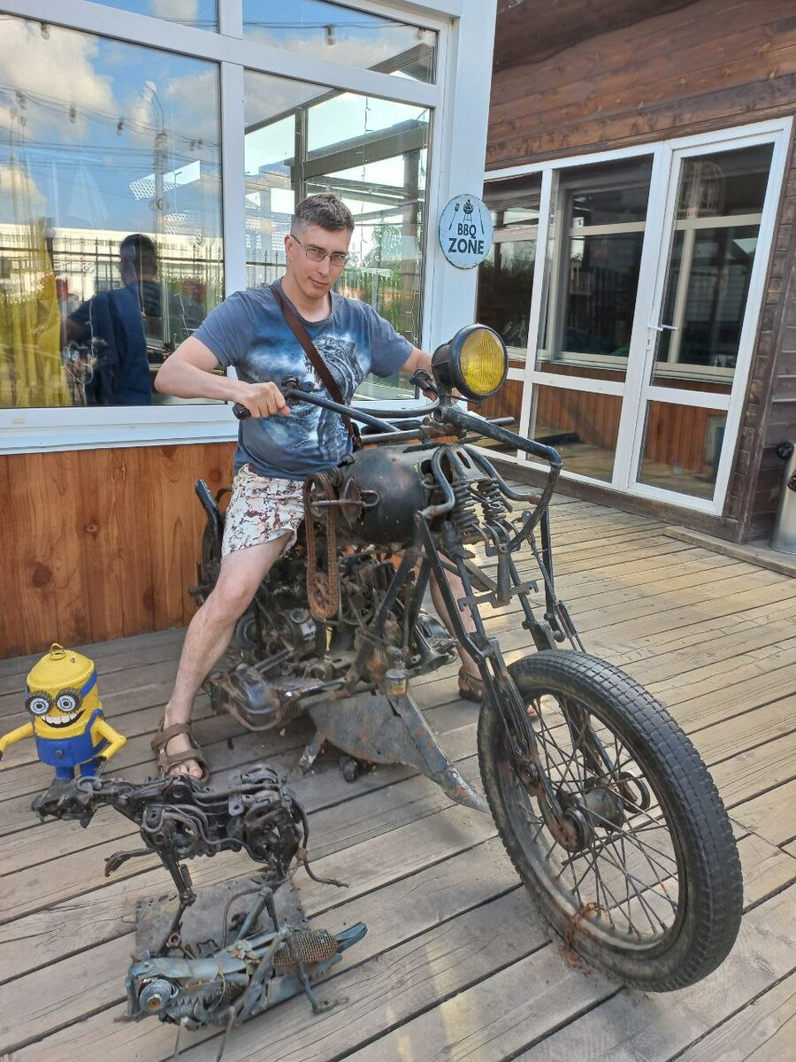 Тяжелое детство и деревянные игрушки, прибитые к полу, преследуют аффтара по жизни. ))