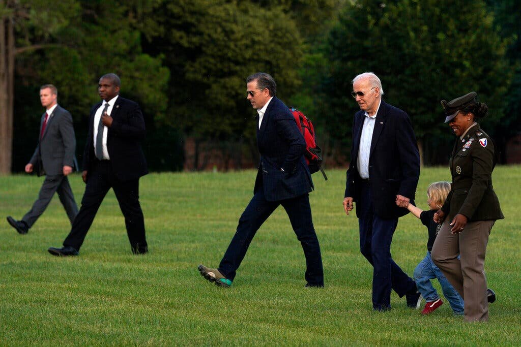 Хантер Байден наконец уладил дело с незаконной дочерью