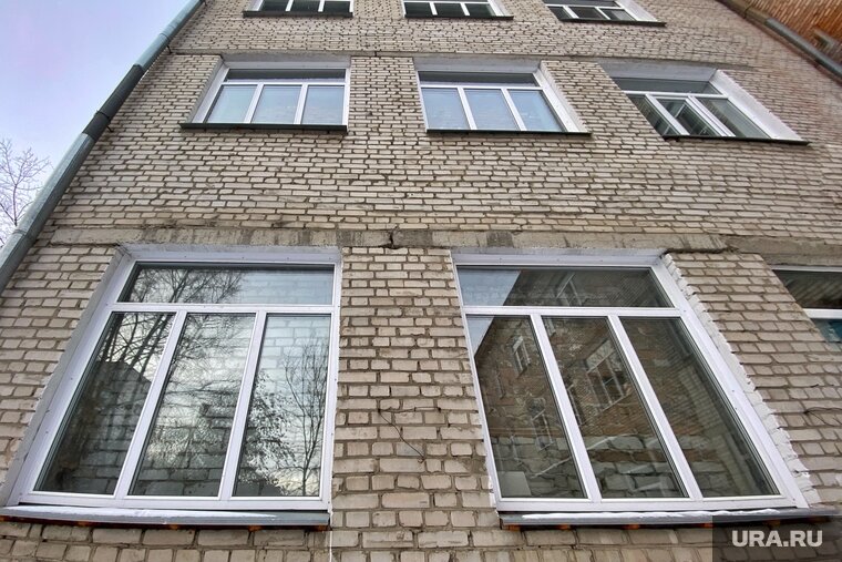    Ребенок выпал из окна четвертого этажа (архивное фото)