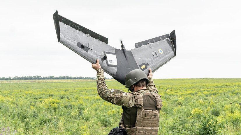     Украинский военный и БПЛА ВСУ Gettyimages.ru Lev Radin/Pacific Press/LightRocket