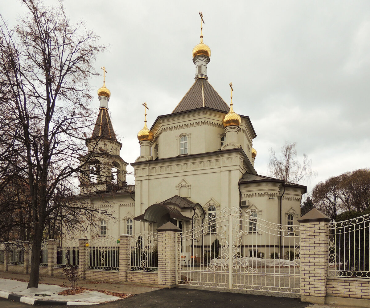 Храм в Совхозе имени Ленина. Совхоз имени Ленина храм Преображения. Церковь Преображения Господня в Совхозе имени Ленина. Преображенский храм Совхоз.