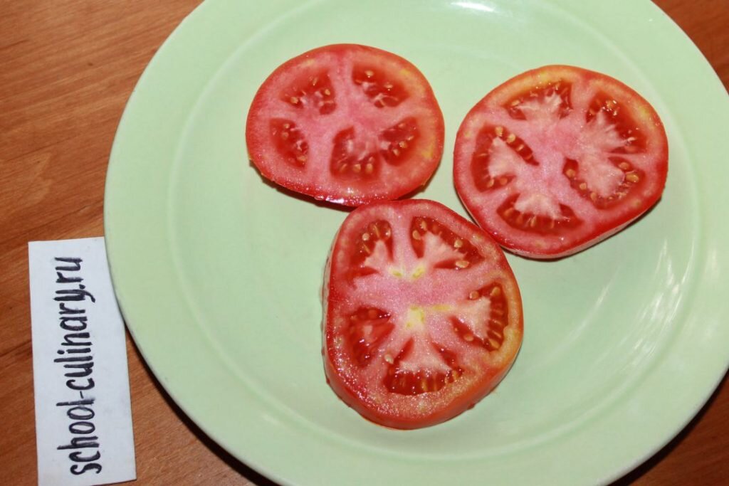 Жареные помидоры с сыром и чесноком. Помидор обжаренный или сырой.