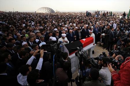 Умер Мысыроглу в первый день месяца Рамадан.На похоронах приняли участие зать и сын Эрдогана