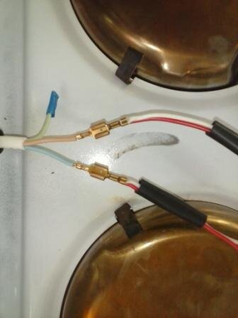 Новый кабель с новыми контактами соединены с печкой.