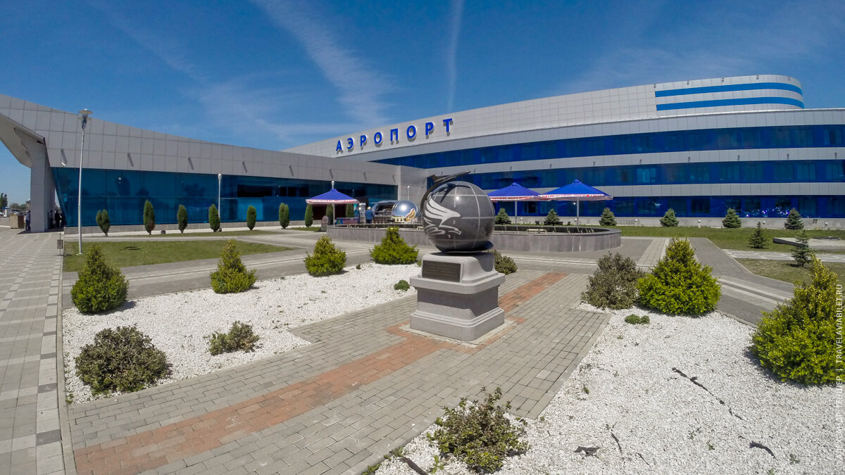   Аэропорт Минеральные Воды – расположен в 4 км от одноименного города и является воздушными воротами в близлежащие санатории, расположенные в Кисловодске, Пятигорске, Ессентуках и Железноводске.