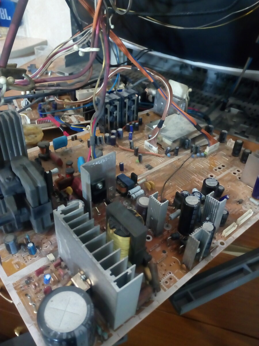 Panasonic tx-29fg20t - для своих лет выглядит практически идеально :)