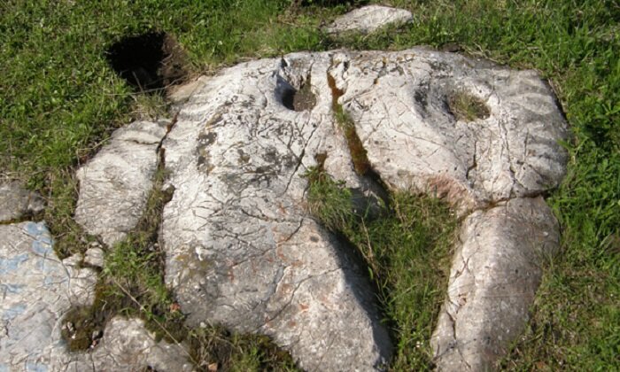 Следы Ачинской древней стоянки. Источник http://dostoyanieplaneti.ru/245-achinskoie-drievnieishieie-posielieniie