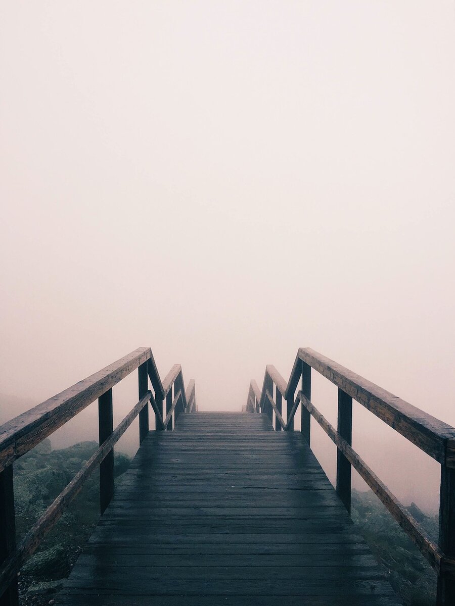 https://pixabay.com/photos/wooden-bridge-foggy-bridge-fog-919081/