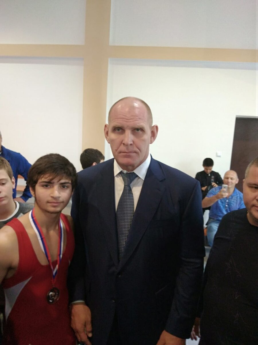Наш, егорлыкский Мухтасимов, с нашим же, российским Карелиным