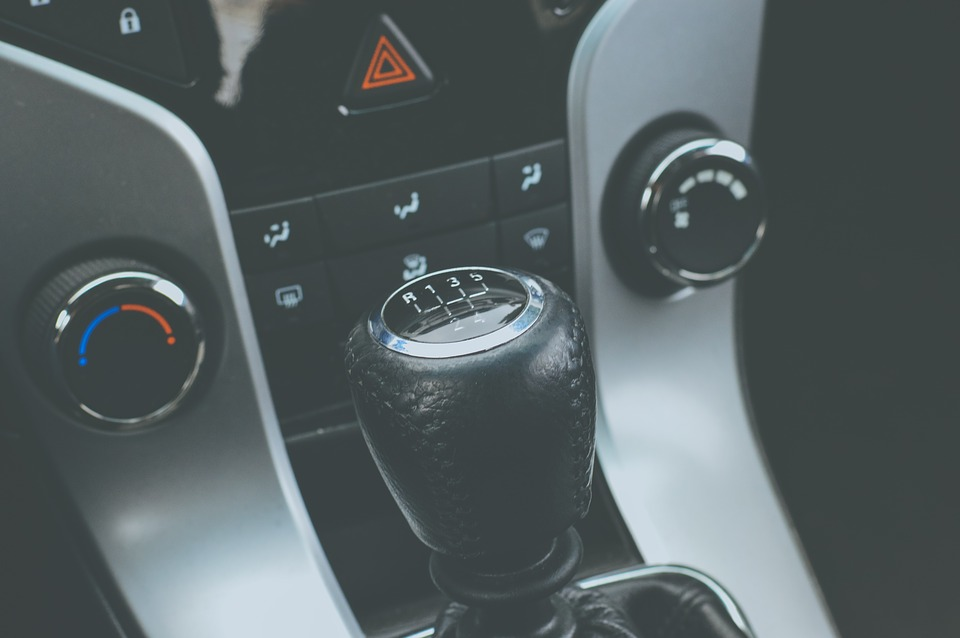 https://cdn.pixabay.com/photo/2016/11/19/14/27/automobile-1839560_960_720.jpg