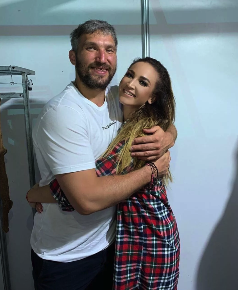 Вот так встреча! Александр с Ольгой Бузовой в Турции. Фото из открытых источников на Яндекс.картинки.