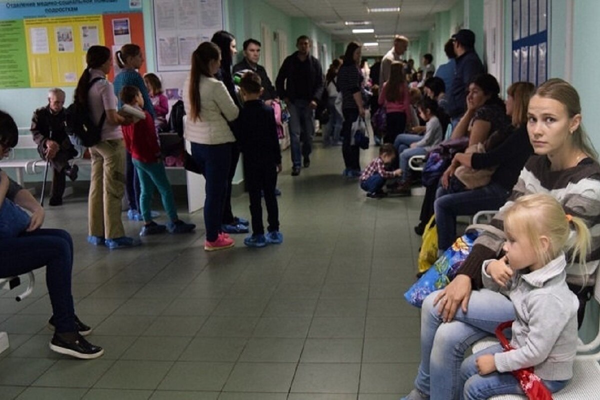 25 школа 3 корпус бийск детский сад. Электронная очередь в детские сады. Очередь в детский в бийске. Очередь в детских поликлиниках. Очередь из детей.