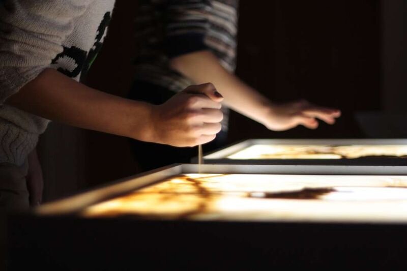 Рисование песком, http://tailytales.ru