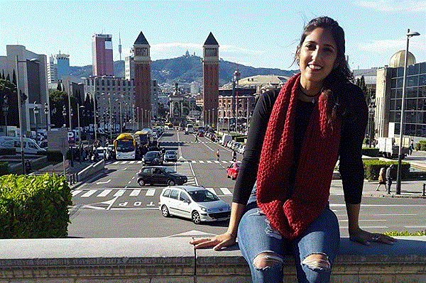 
Яффа Иссахар уже полгода москвичка поневоле. С апреля 2019 года, то есть с момента задержания дочери Яффы — Наамы Иссахар в аэропорту Шереметьево, она переехала из Израиля в Россию. В октябре из обвиняемой Наама превратилась в осужденную. В Израиле к случившемуся отнеслись однозначно: 7,5 лет девушка получила за преступление, которого не было. Яффа, кажется, держится из последних сил.
