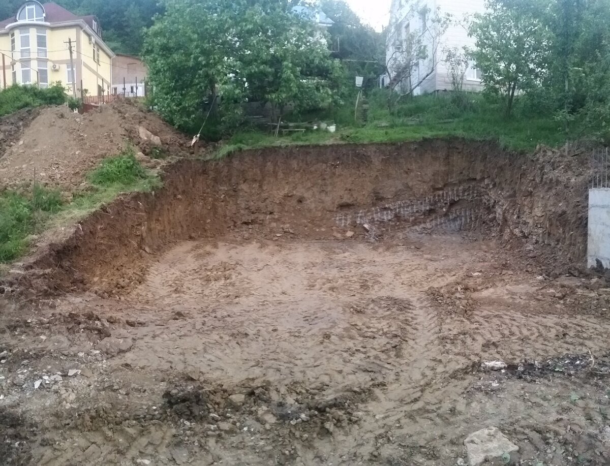 Особенности строительства дома в Сочи: крутой склон, дожди и что в результате