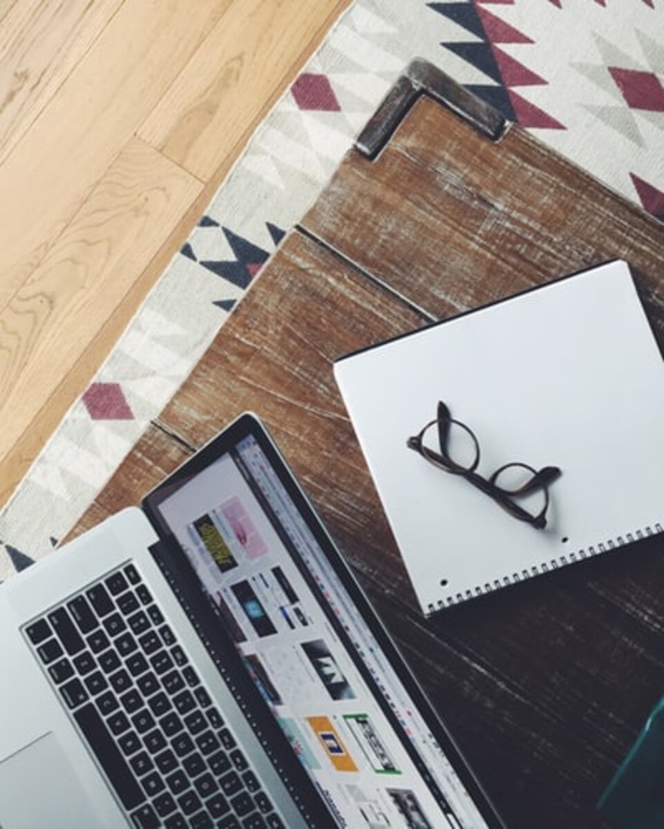 https://images.unsplash.com/photo-1466786784937-3e682c802b14?ixlib=rb-1.2.1&ixid=eyJhcHBfaWQiOjEyMDd9&auto=format&fit=crop&w=401&q=80
