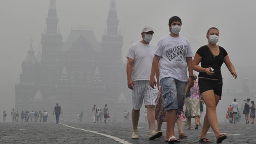 Смог на Красной площади в Москве от природных пожаров на торфяниках в 2010 г.