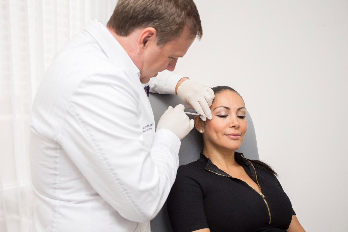 После пластической операции все становятся похожими друг на друга, следуя веяниям моды