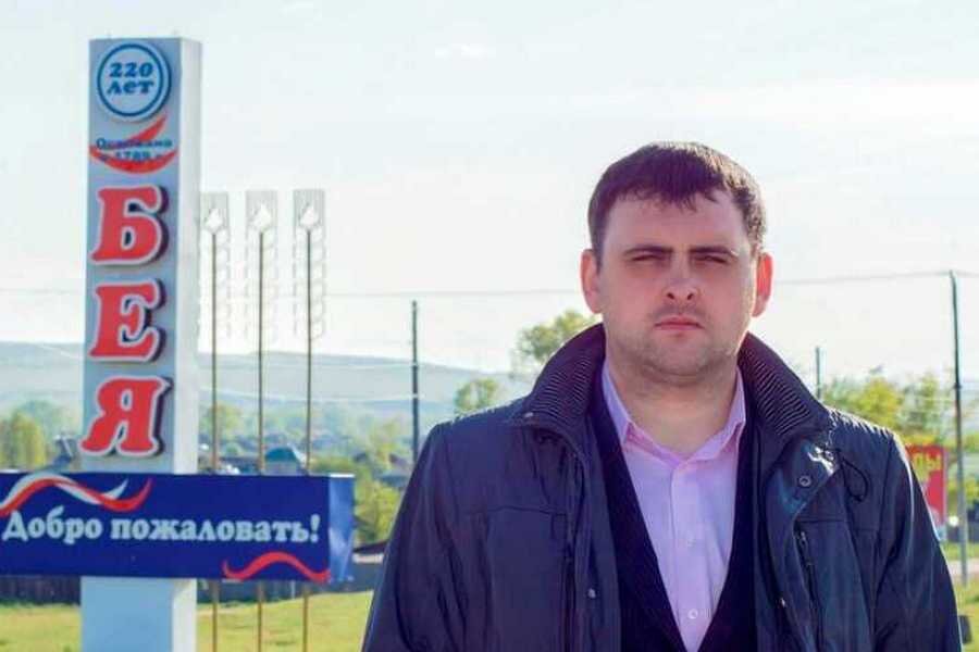 На фото глава Бейского района Иннокентий Стряпков