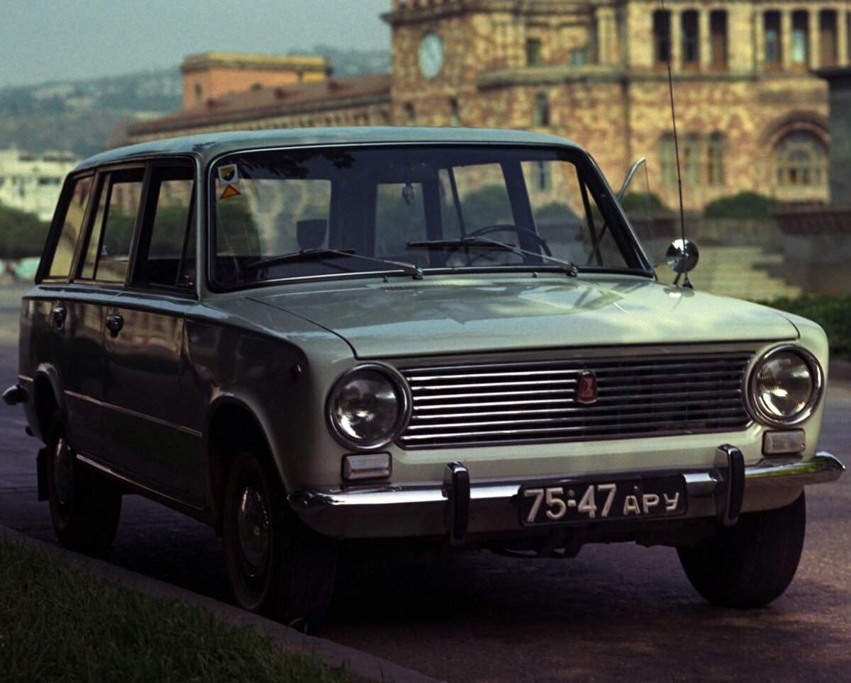 ВАЗ 2102 "Жигули" '1971–85, 64-77 л.с., 1.2-1.5 л 
