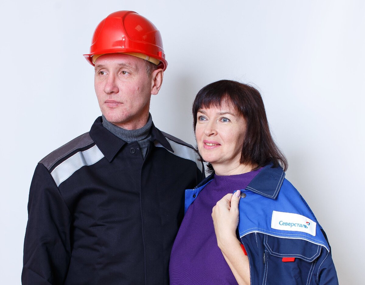 Елена Чикишева и Павел Русов – двоюродные сестра и брат, оба трудятся в сталеплавильном производстве
