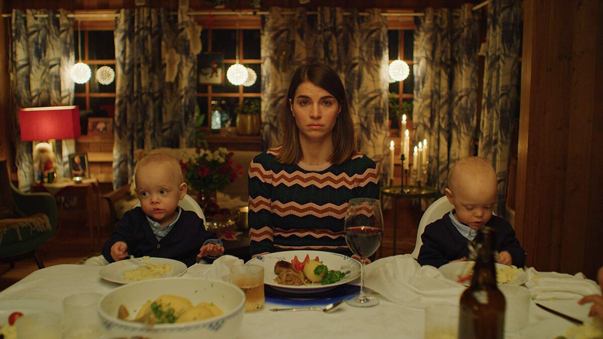 Ида Элиз Брош в Домой на Рождество (2019)