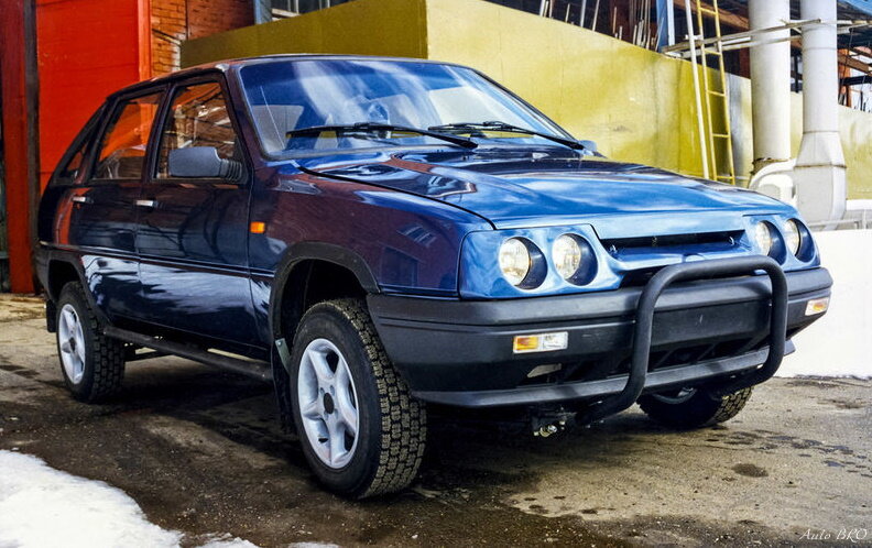 Так выглядели первые экземпляры полноприводных ижей от Норма-Авто. Обратите внимание на фары, сами линзы от ВАЗ-2106.