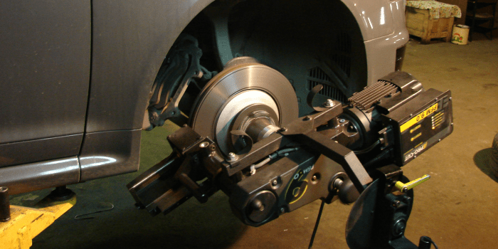 Характеристики станка для проточки тормозных дисков