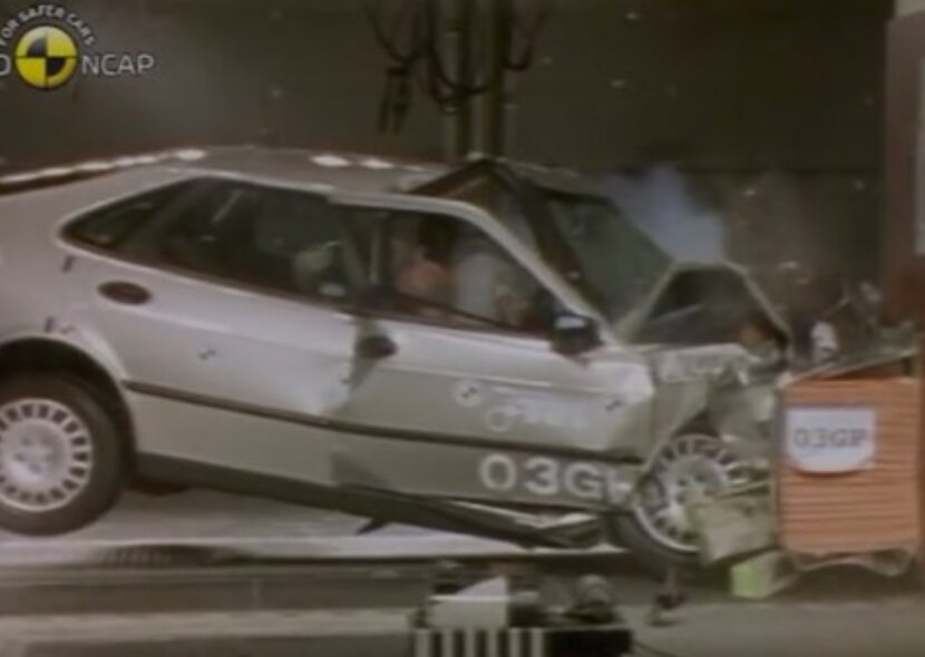 Saab 900 завоевал только две звезды в 1997 году 