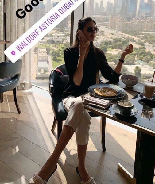 Оксана в отеле.