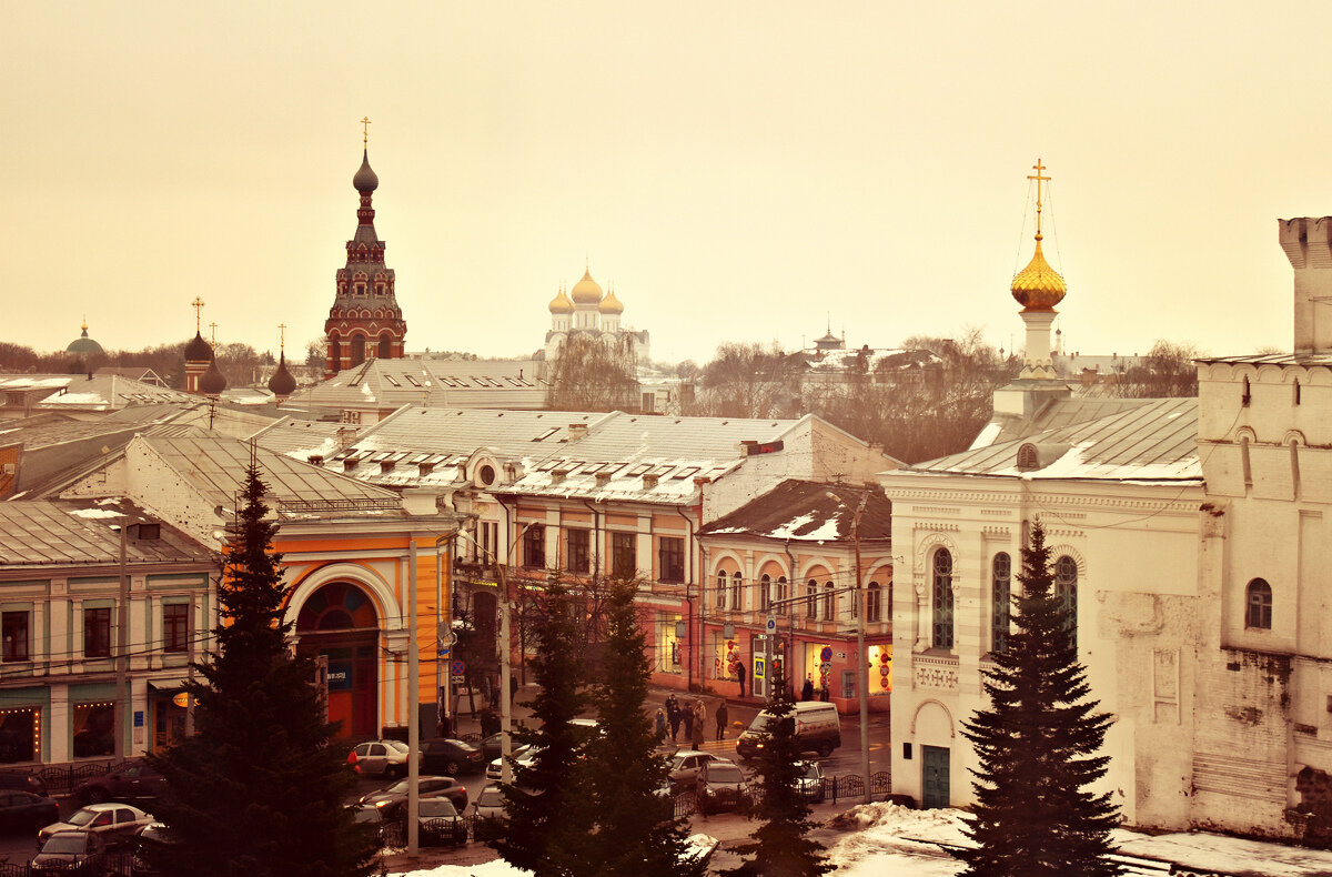 Погода в Ярославле не зимняя, несмотря на конец декабря. По данным Гидрометцентра, на этой неделе все-таки выпадет снег, но больших сугробов не предвидится.