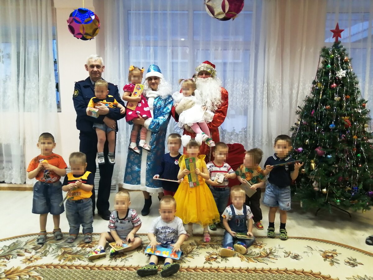 Сотрудники ИК-12 устроили праздник для детей в доме ребенка