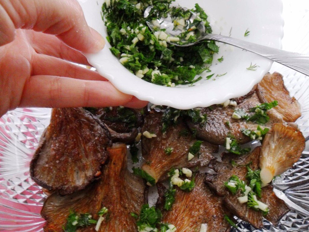 Как приготовить вешенки с чесноком и зеленью