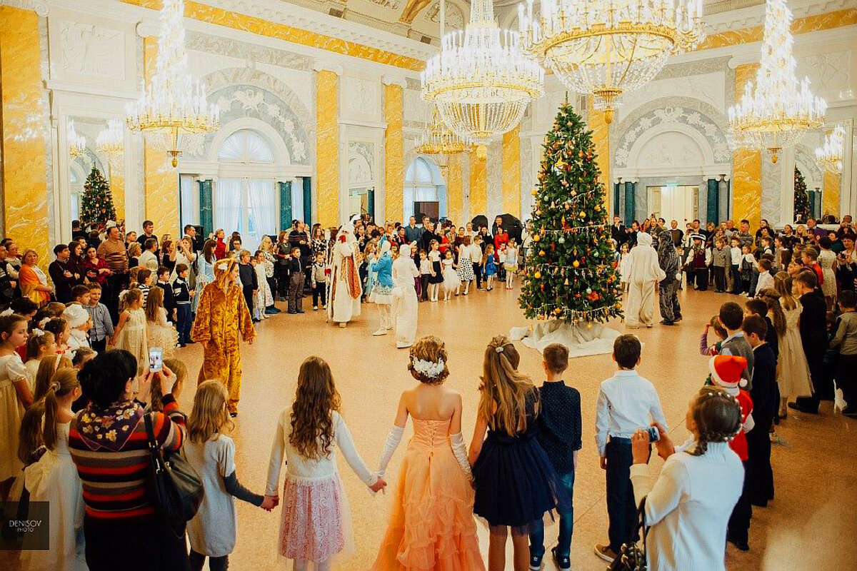 Новый год в Константиновском дворце. Фото с сайта jam-bo.ru 
