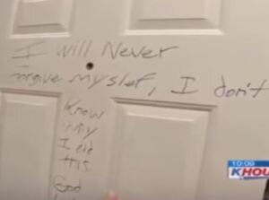 "Я никогда не прощу себя, я не знаю, зачем я сделал это. Боже..." - надпись Трея на двери, которую он написал после убийства своей семьи.