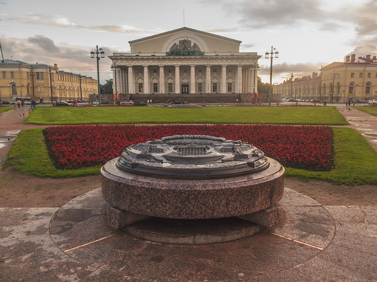 Исчезнувший спб. На Васильевский остров. Васильевский остров улицы. Васильевский остров красивые места. Аллея на Васильевском острове.