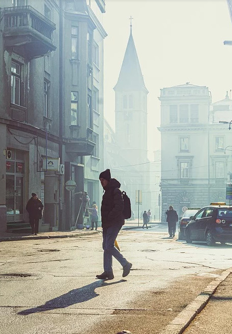 Источник фото: https://pixabay.com/ru/photos/улица-фотографии-город-женщины-4775942/