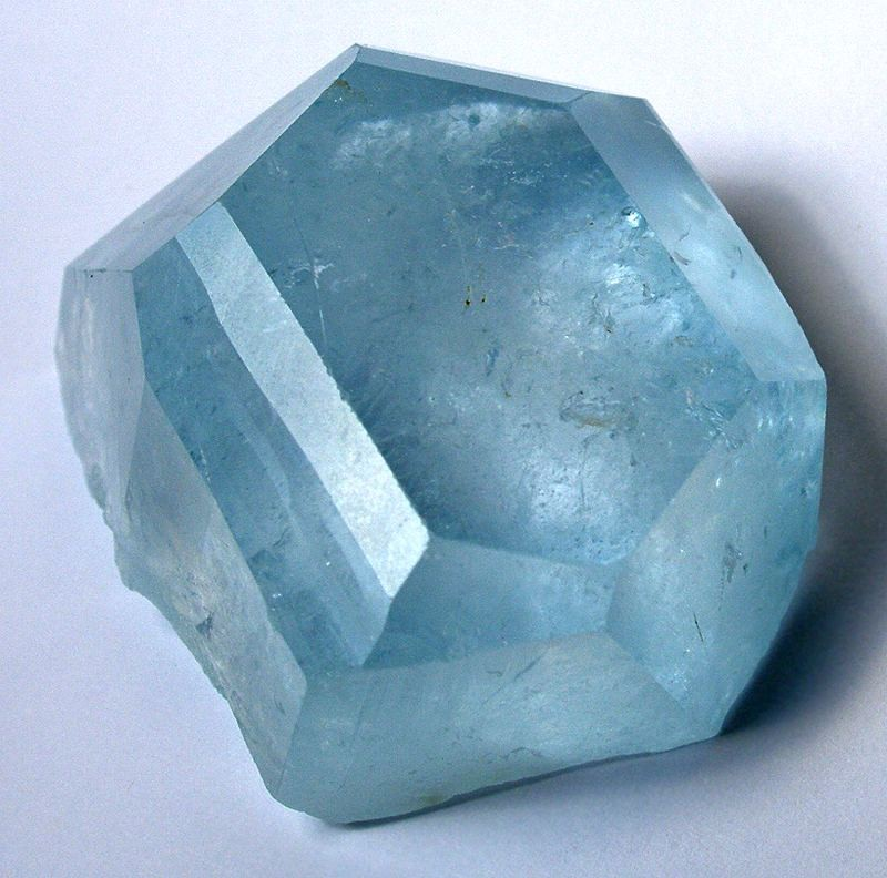 Камень топаз