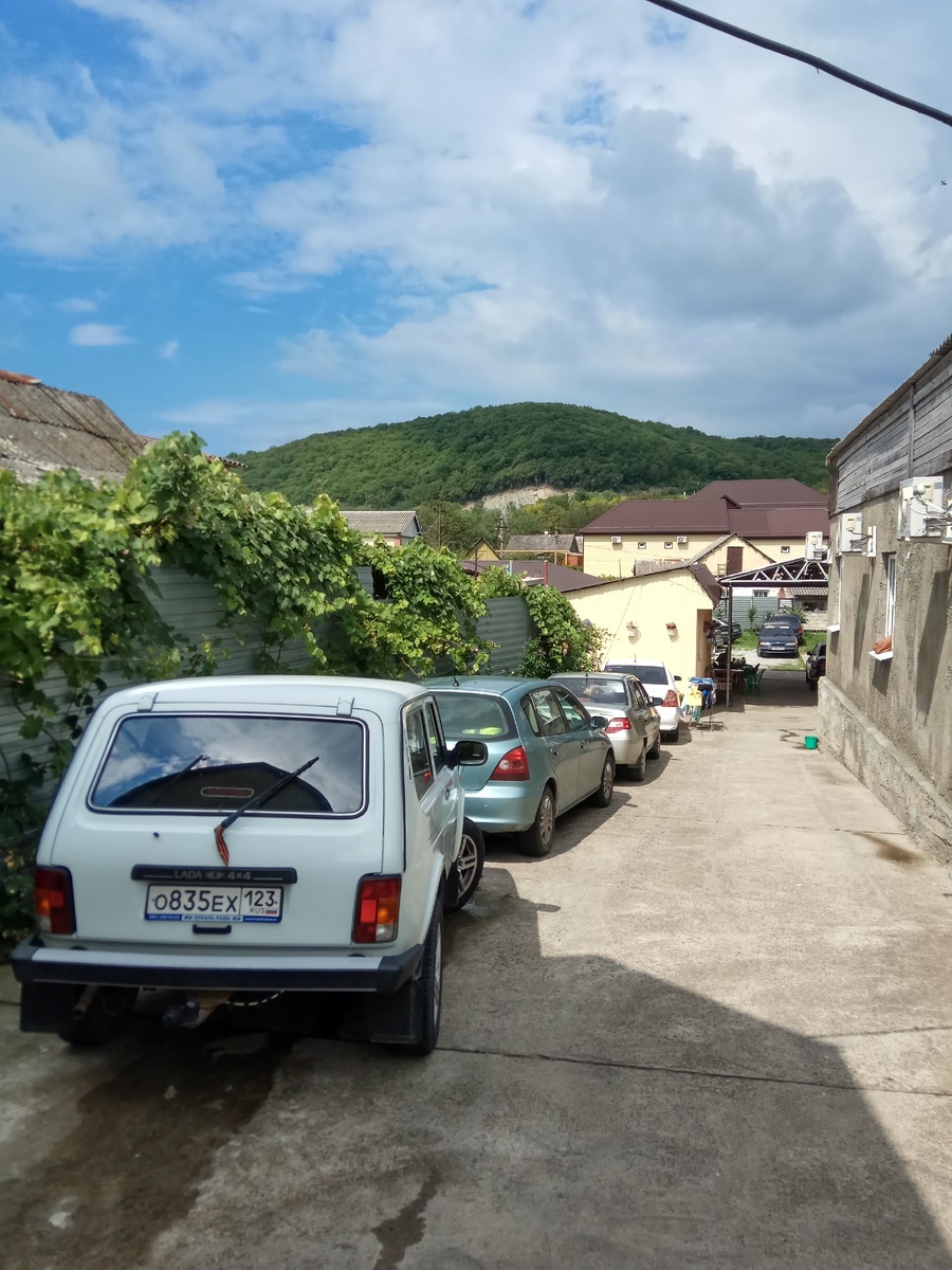 Спуск  на территорию где мы будем жить