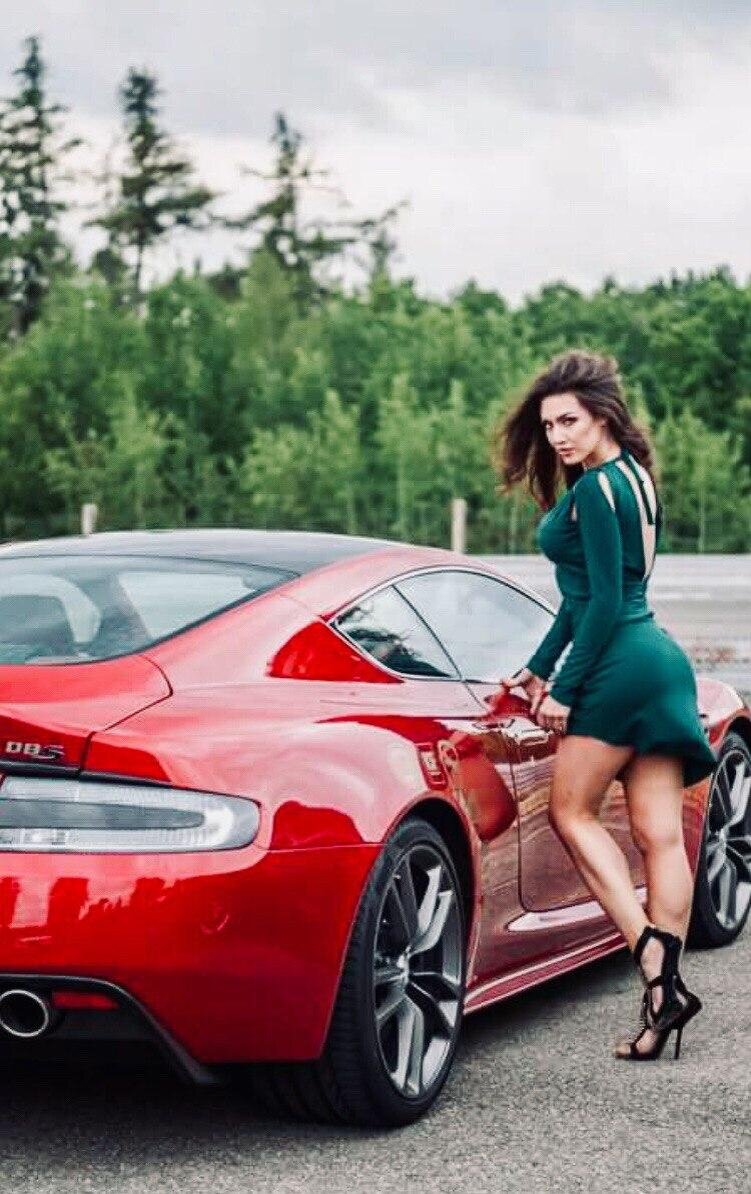 Tesla и красивая девушка